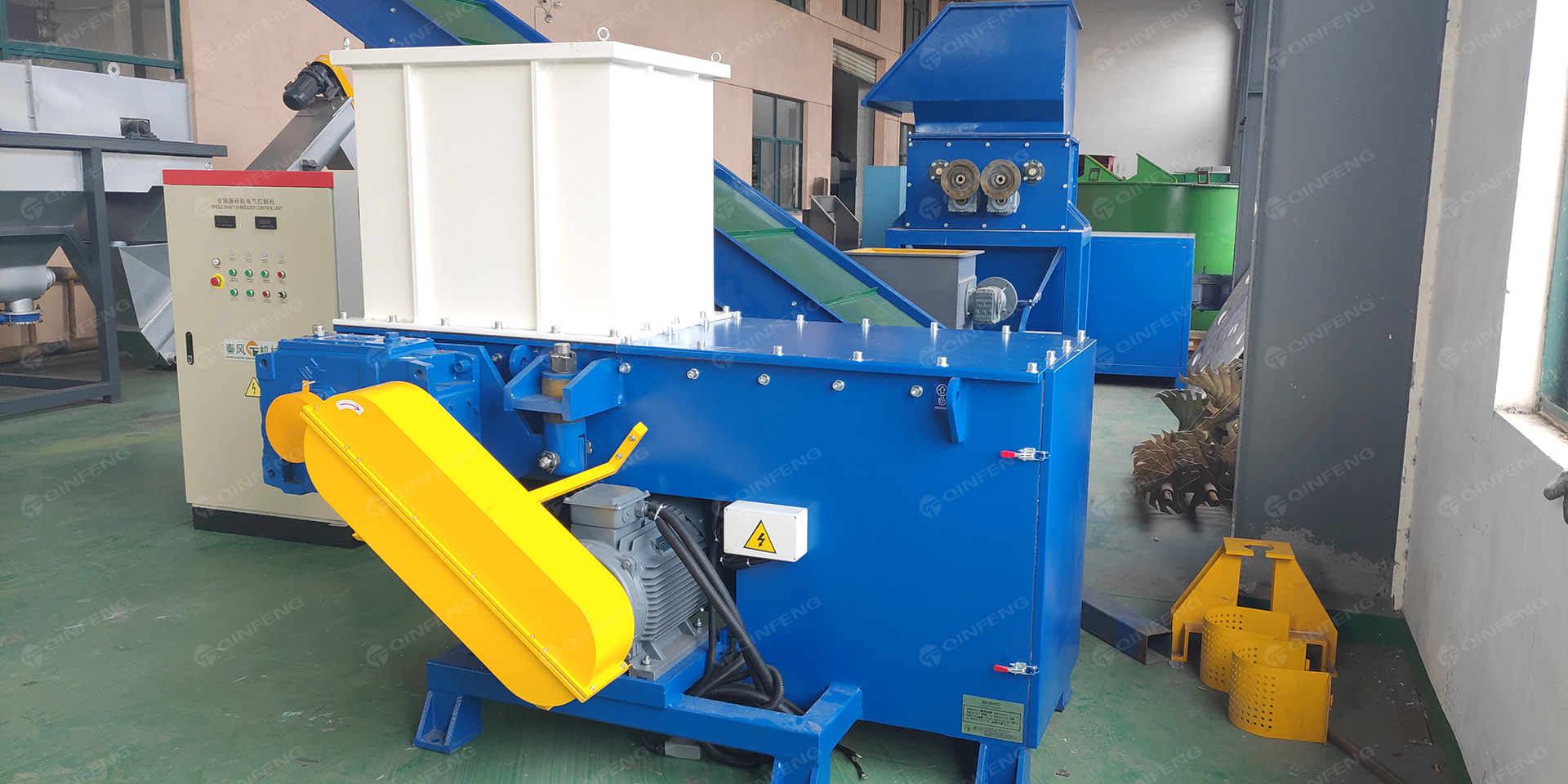 废物管理：单轴撕碎机