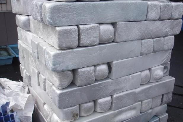 “切诺基国家森林河清理系列”中的泡沫塑料回收-EPS压实机